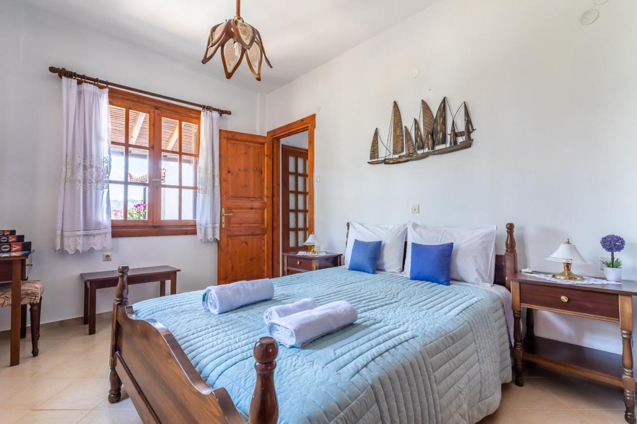 Ourania Apartment Skopelos Town Ngoại thất bức ảnh